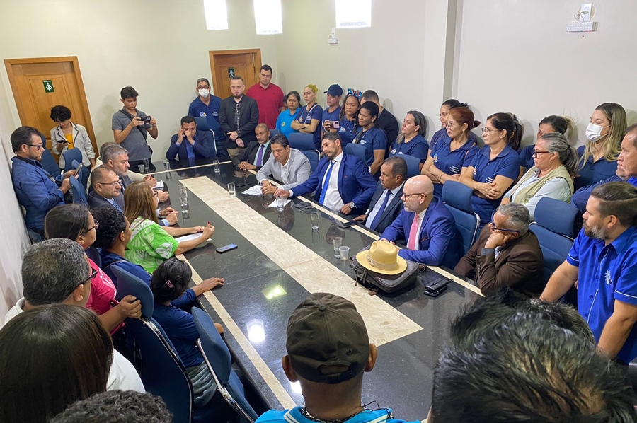 ELLIS REGINA: Vereadora questiona pisos salariais de servidores públicos municipais