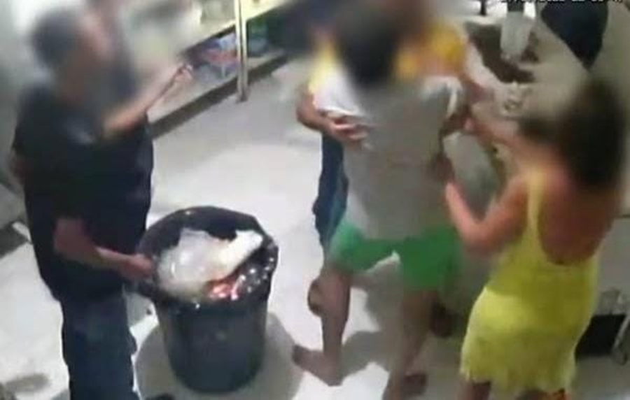 CHEGOU ATACANDO: Homem é agredido por ex-mulher furiosa enquanto bebia em bar