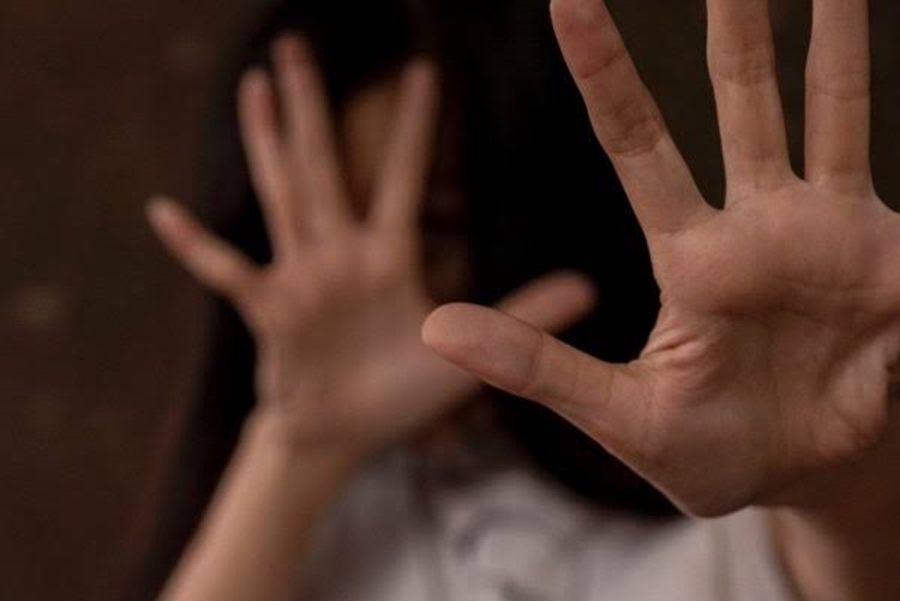 DESCONTROLADO: Dona de casa é atacada pelo marido que chegou sob efeito de drogas