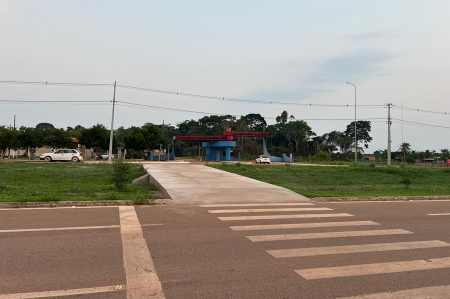 GUAJARÁ-MIRIM: Deputada busca soluções para tráfego irregular na passarela em frente a UNIR