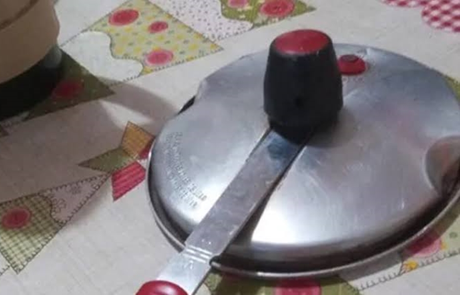 NA CABEÇA: Dona de casa é agredida com tampa de panela de pressão pelo marido