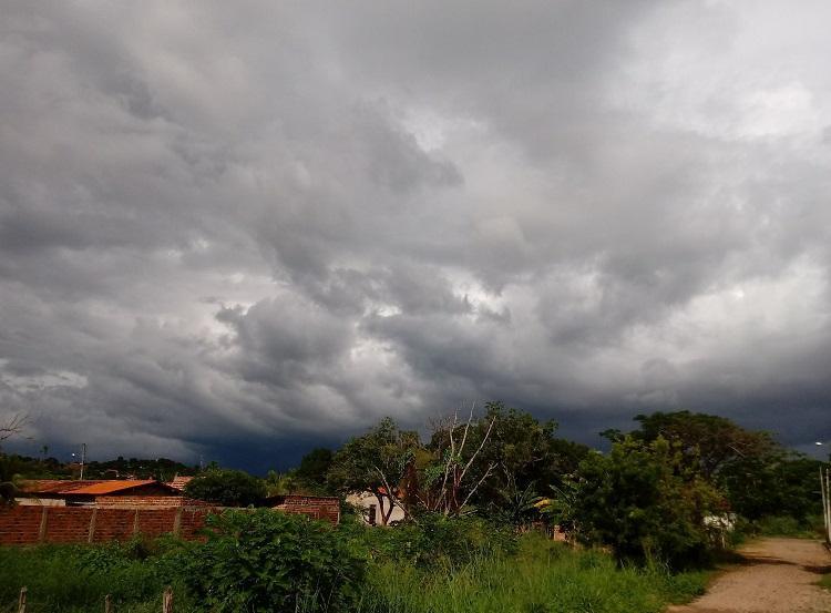 INCERTO: Céu nublado e chuva em RO no domingo (07), inclusive em Buritis e Cabixi