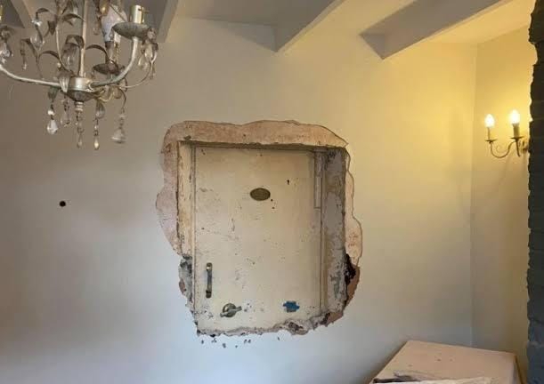 LEVARAM O COFRE - Psicóloga tem mais de R$ 100 mil furtados em joias dentro de condomínio 