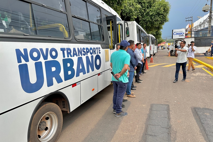 CÁSSIO GOIS: Deputado destaca entrega de ônibus novos e tarifa zero em Cacoal