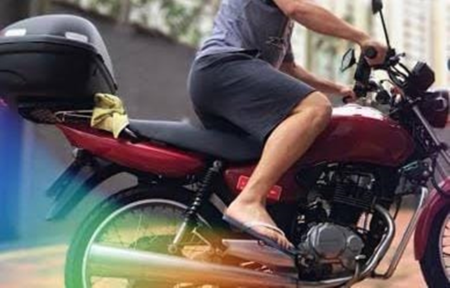 'EMPURRA AÍ': Bandido pede para vítima dar tranco em moto para ele fugir após roubo