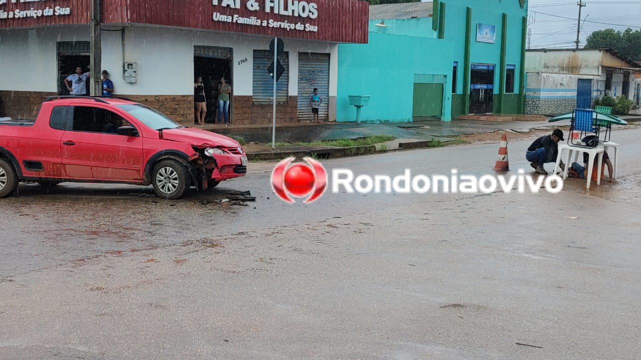 VÍDEO: Motociclista sofre grave acidente após condutor de carro avançar preferencial