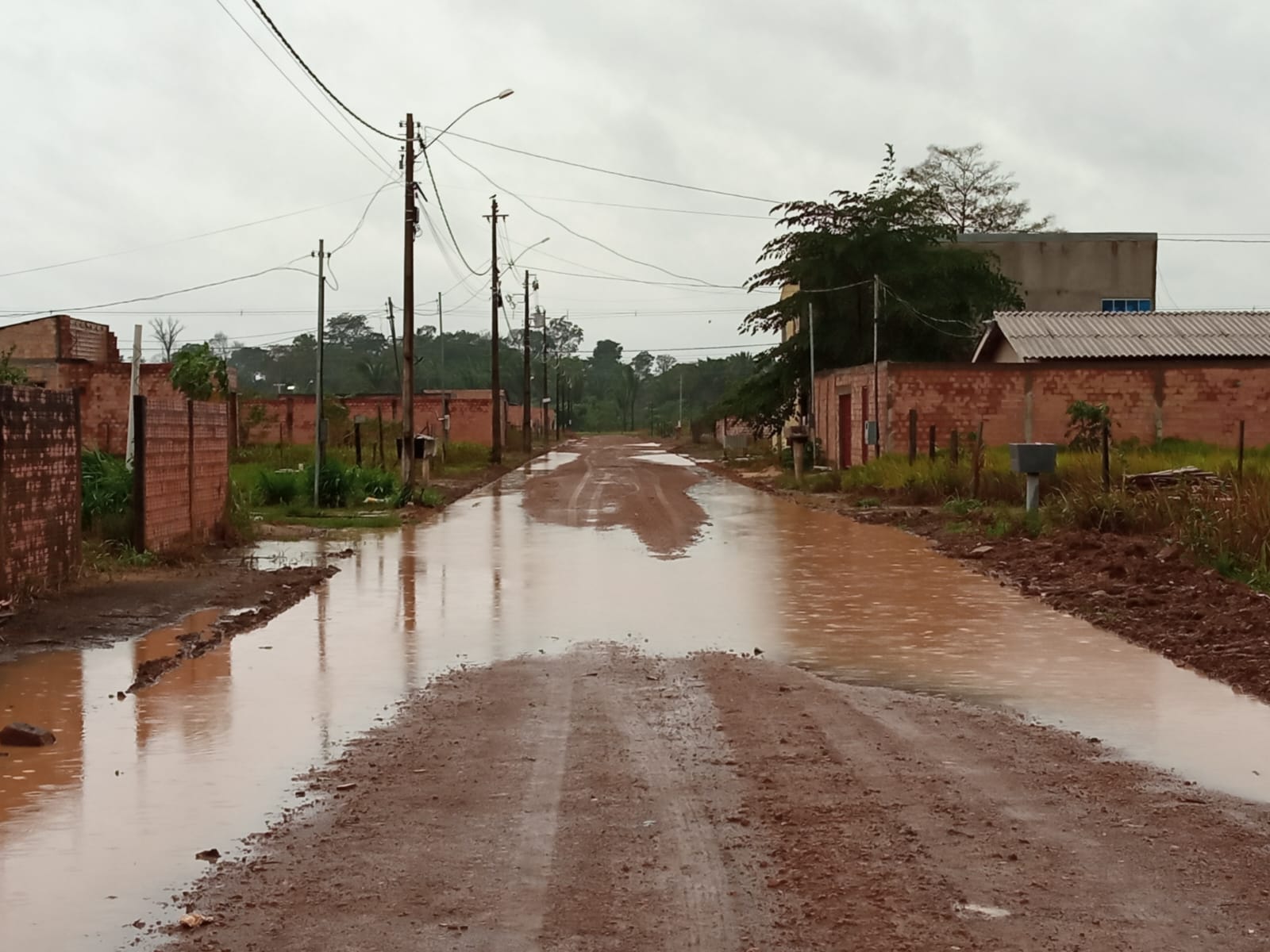 PEDIDO DE PROVIDÊNCIA: Moradores do bairro Lagoa Azul enfrentam desafios com ruas precárias 
