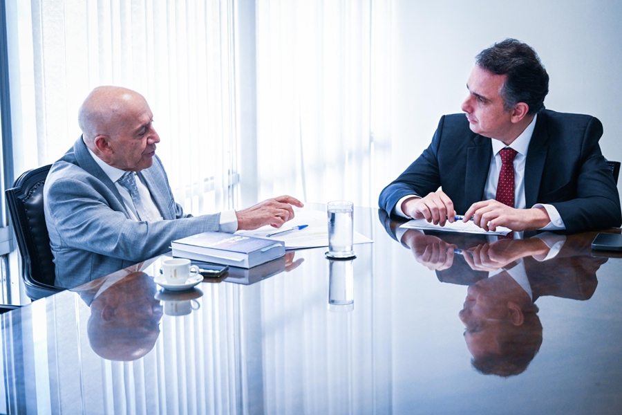 CONFÚCIO MOURA: Senador discute pautas de interesses de Rondônia com o presidente do Senado 