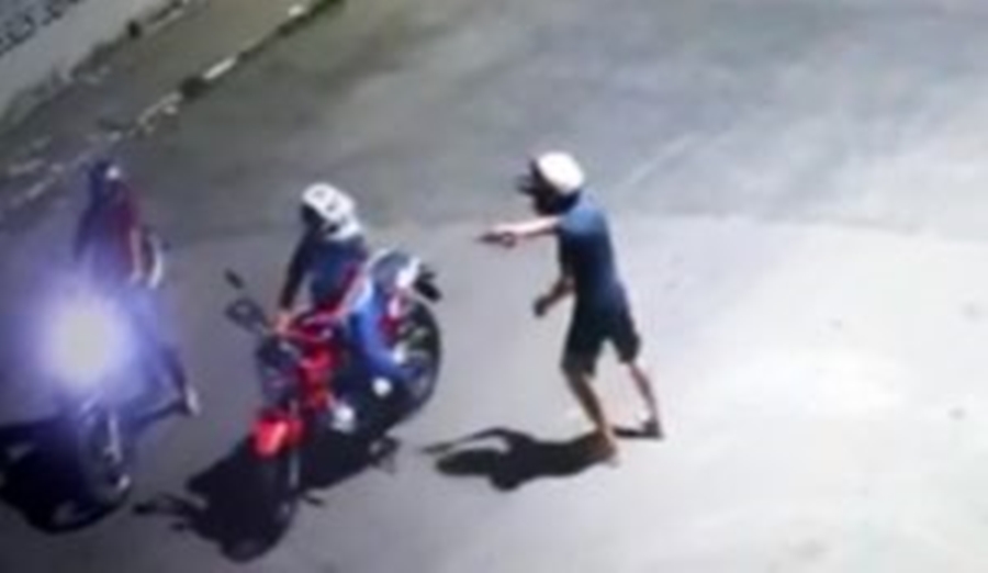 OUTRA VEZ: Ladrões escondidos em mata roubam moto de homem na Amazonas