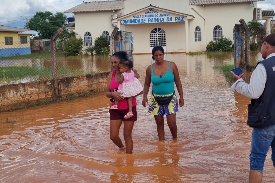 ALAGAMENTOS: Moradores do bairro Fortaleza foram ao MP e TCE denunciar situação do local