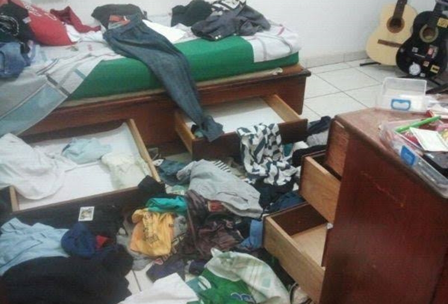 CRISTAL DA CALAMA: Família é mantida refém em roubo a residência e bandidos ameaçam atirar