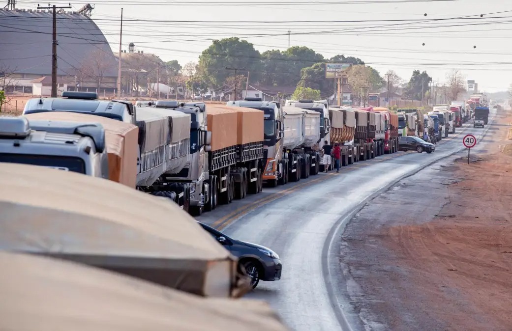 ATO DE BOLSONARO: 'Não seremos massa de manobra', diz líder de caminhoneiros sobre ato 