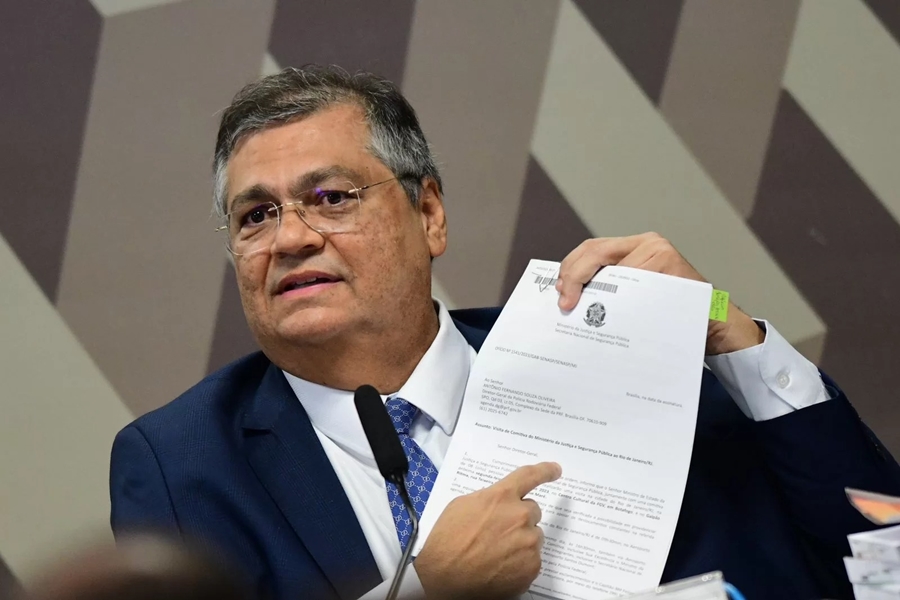 PUNIÇÃO: Dino propõe fim de aposentadoria compulsória para juízes e militares