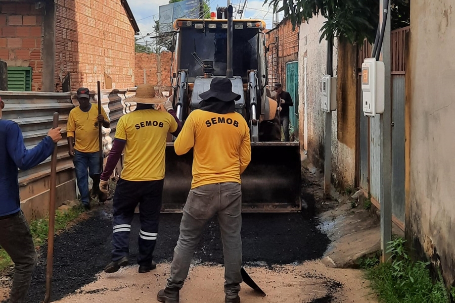 JÚNIOR QUEIROZ: SEMOB realiza tapa buracos no bairro Tucumanzal após solicitação de vereador