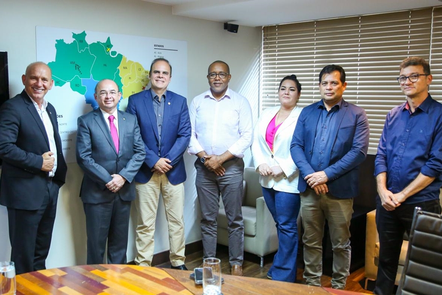 UNALE: Alan Queiroz fortalece cooperação de assembleias em encontro com presidente