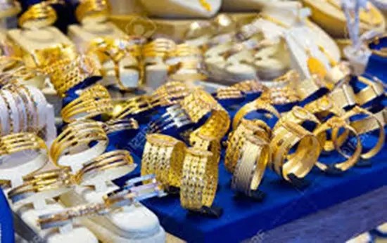 LADRÕES DE JOIAS: Engenheiro tem casa invadida e criminosos fogem com vários objetos 