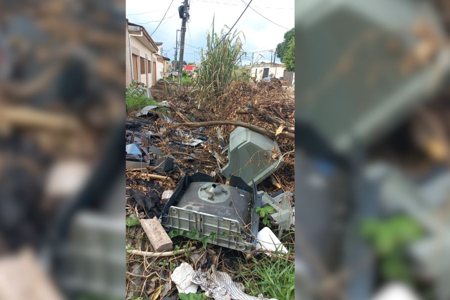'BORA LIMPAR?': Terreno Baldio no Agenor de Carvalho preocupa moradores em Porto Velho
