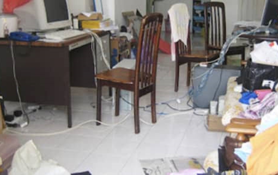 ATAQUE DE FÚRIA: Jovem flagra irmão destruindo tudo em casa e sofre tentativa de homicídio
