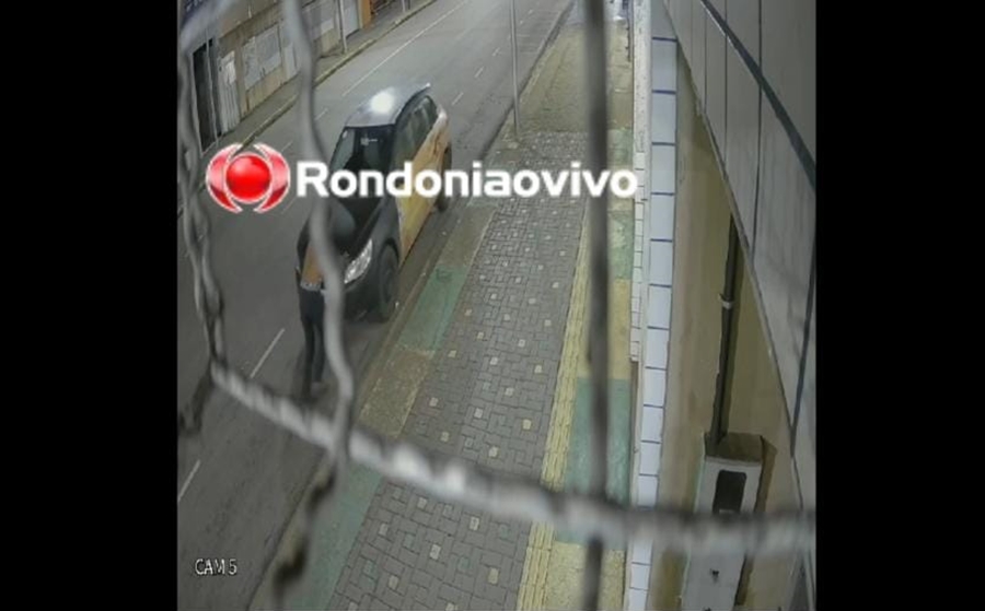 OUSADOS: Vídeo mostra ladrões furtando e empurrando carro na 7 de Setembro