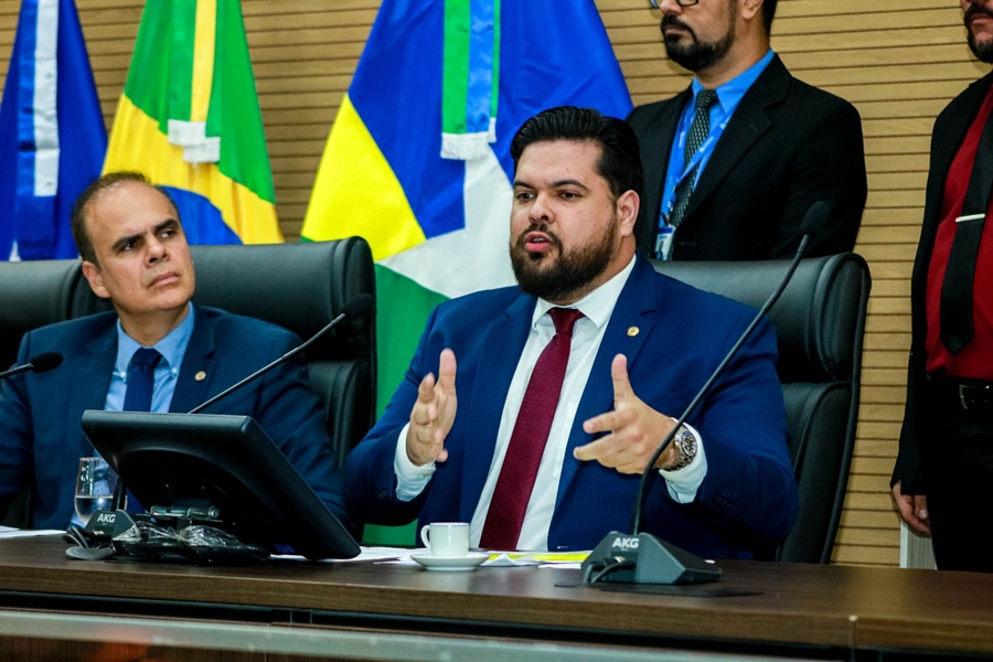 JEAN OLIVEIRA: Deputado se preocupa com contratação emergencial de transporte pela Seduc