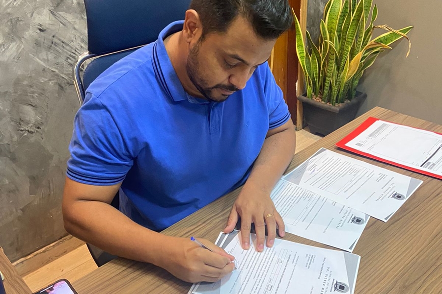 DR. GILBER: Vereador consegue ação imediata para recuperação de ruas no bairro Rio Madeira 