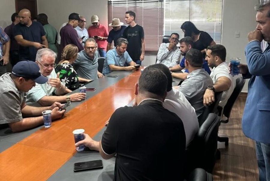 JI-PARANÁ: Vice assume prefeitura e já discute cargos com aliados 