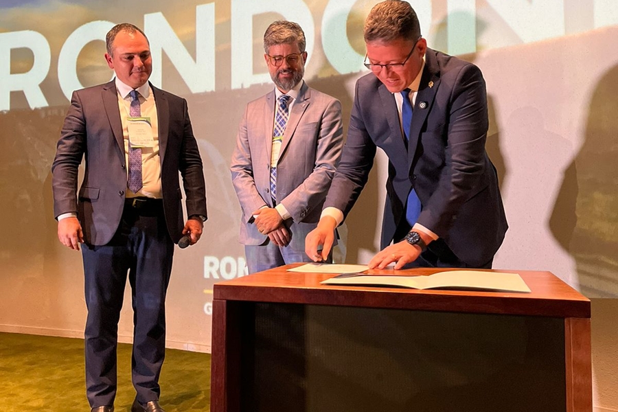 MARCOS ROCHA: Governador assina decreto para garantir mais voos a Rondônia 