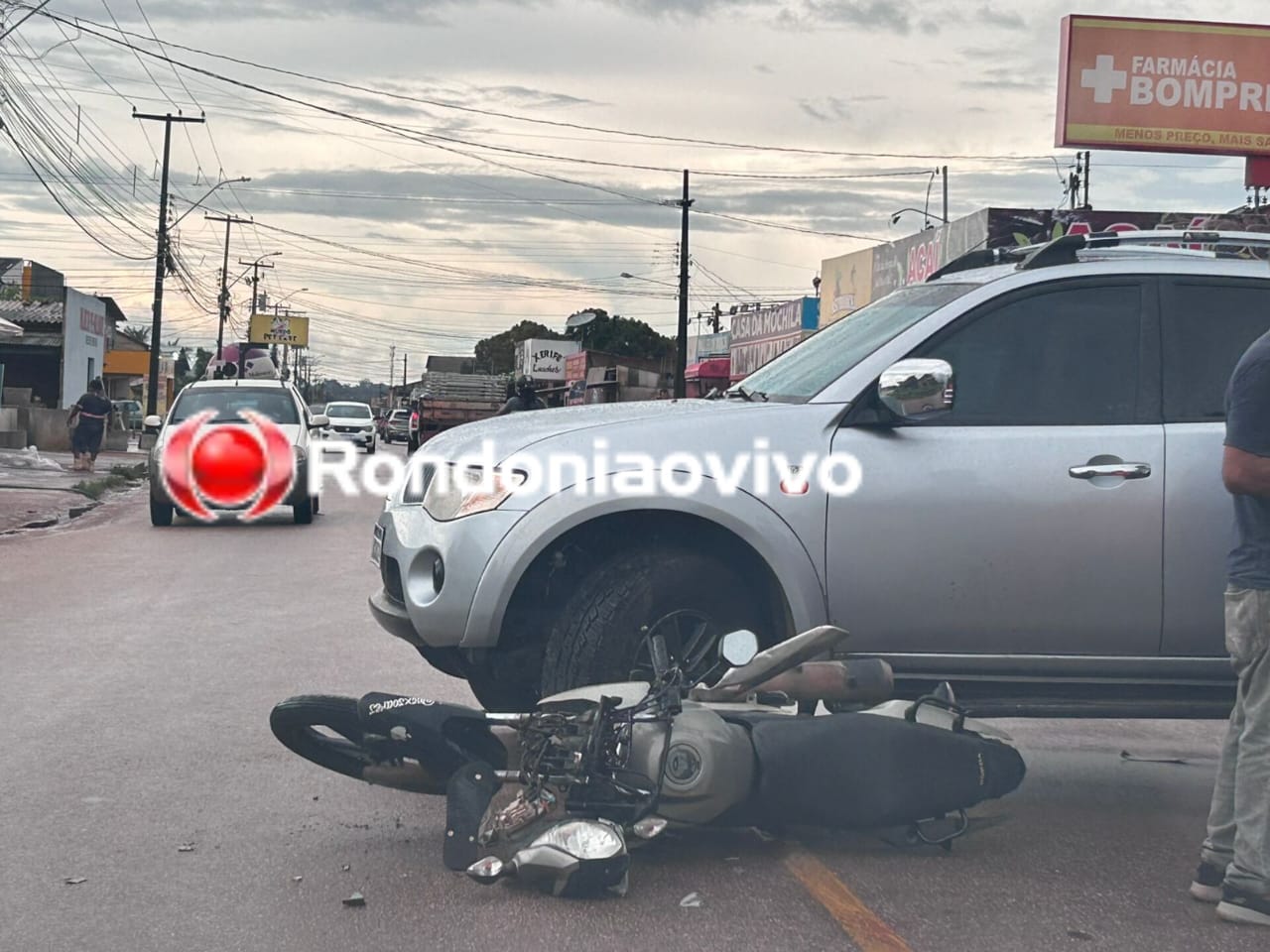 NA PAU FERRO: Motorista de L200 tenta fazer retorno e causa grave acidente com motociclista