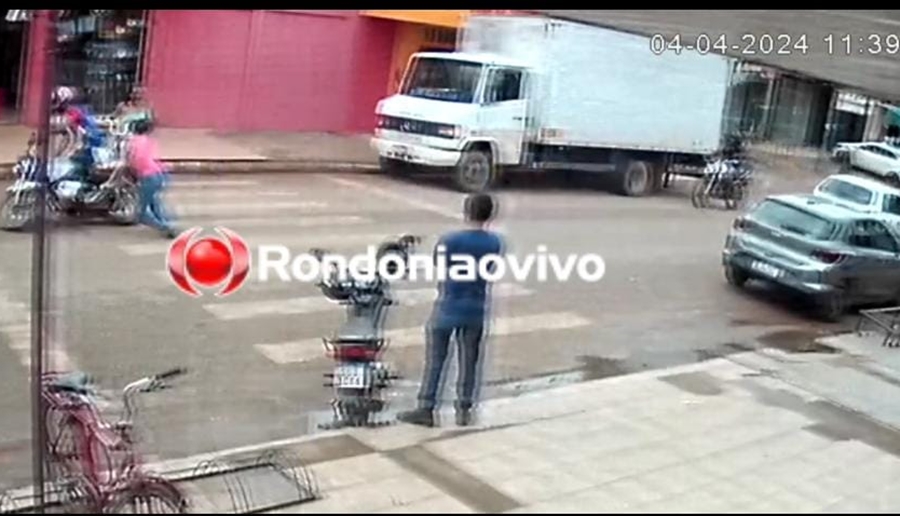 DESACORDADA: Vídeo mostra grave atropelamento de jovem na faixa de pedestre