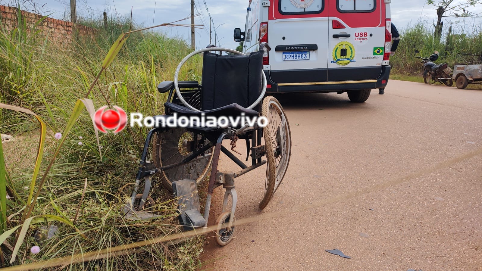 OMISSÃO: Cadeirante é atropelado por carro e motorista foge sem prestar socorro