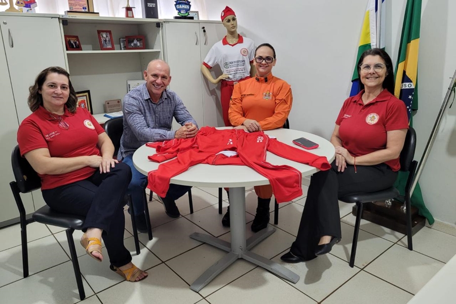 EZEQUIEL NEIVA: Deputado visita escola militar em Vilhena que será contemplada com kits de uniforme