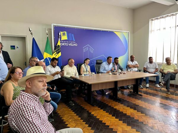 ALEKS PALITOT: Vereador se reúne com prefeito em prol de melhorias para o bairro Três Marias