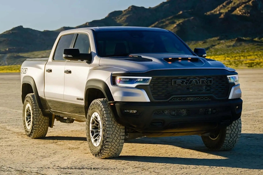 BRIGA: Ram 1500 RHO 2025 aposta em V6 turbo de 548 cv contra Ford Raptor