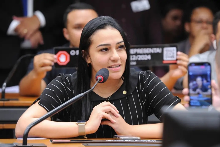 IMAGENS: PF investigará câmeras escondidas em apartamento de deputada federal