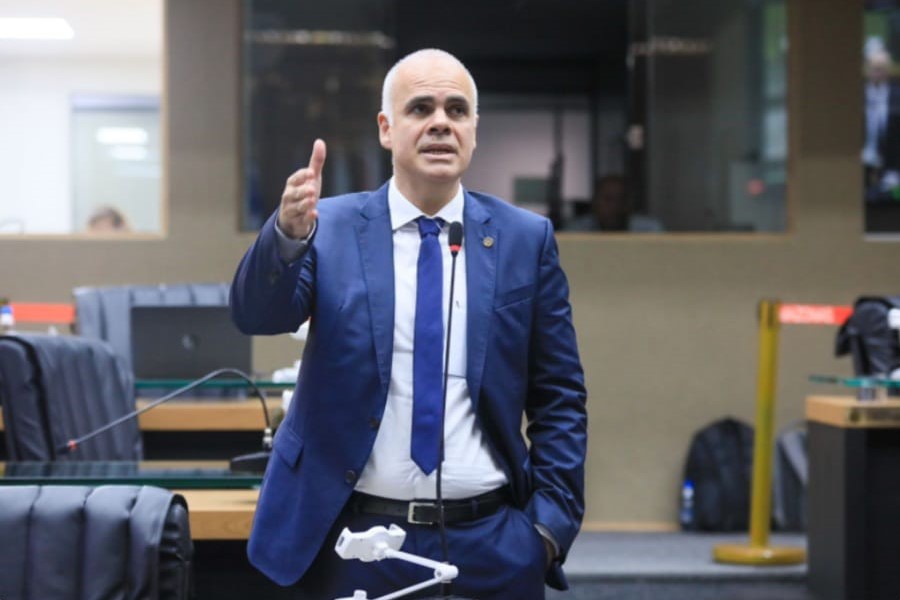 ALAN QUEIROZ: Deputado solicita medidas para ampliar voos em Rondônia