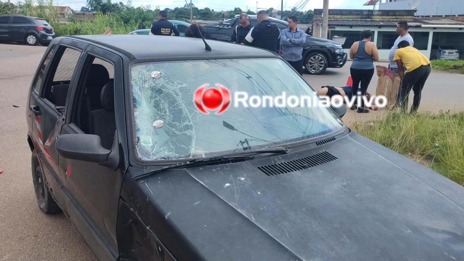 NA RIO DE JANEIRO: Motorista de Uno invade preferencial e causa grave acidente com motociclista