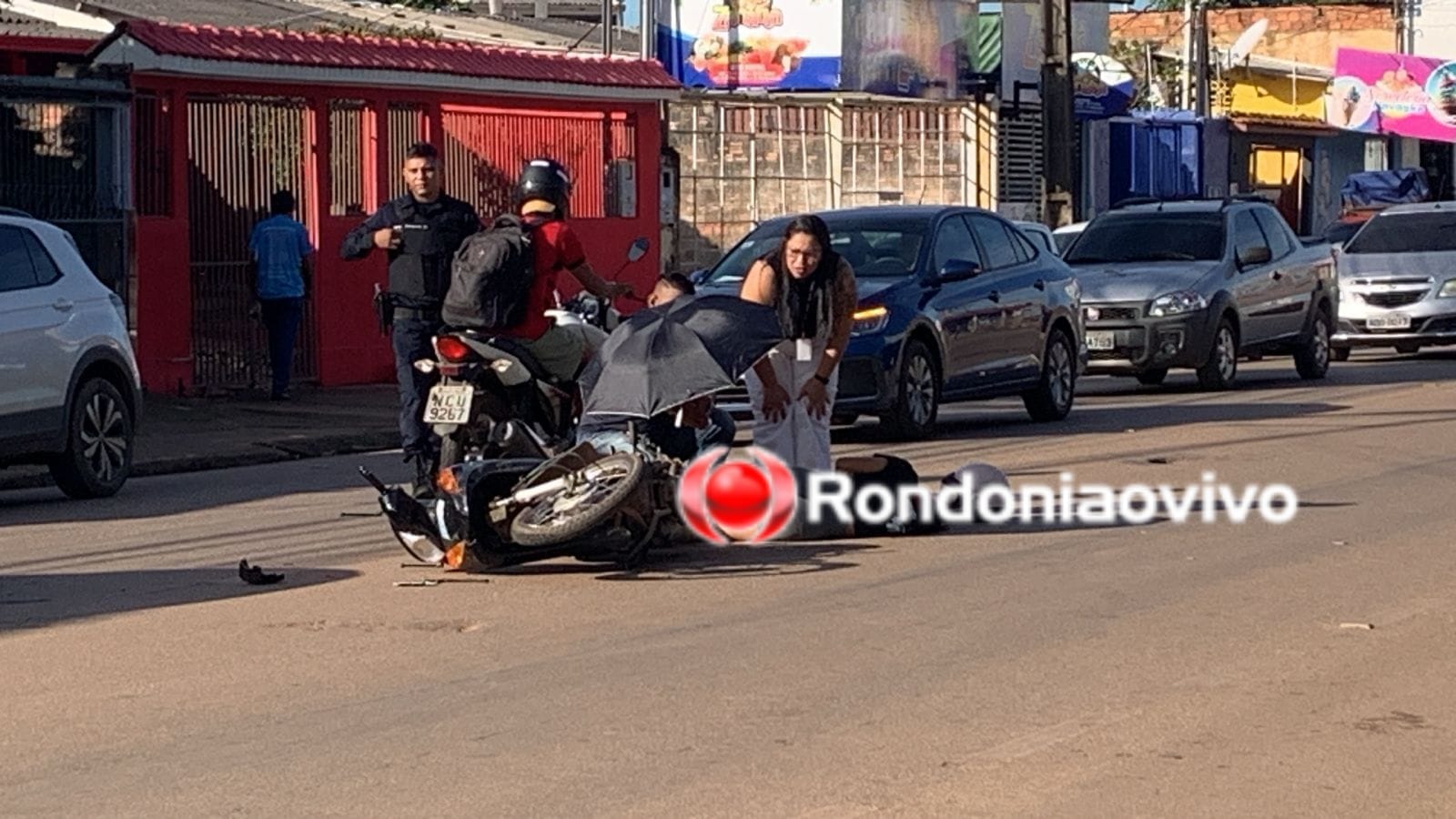 PRÓXIMO A UPA: Mulher sofre acidente após motorista de carro fazer conversão