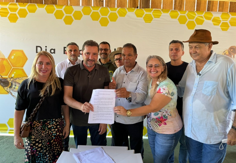 MÁRCIA SOCORRISTA: Vereadora participa de solenidade e destaca importância da apicultura em PVH