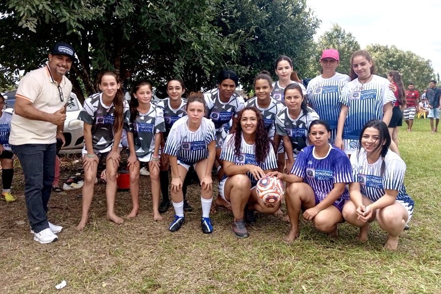 JEAN OLIVEIRA: Deputado entrega kits esportivos para times de Ariquemes