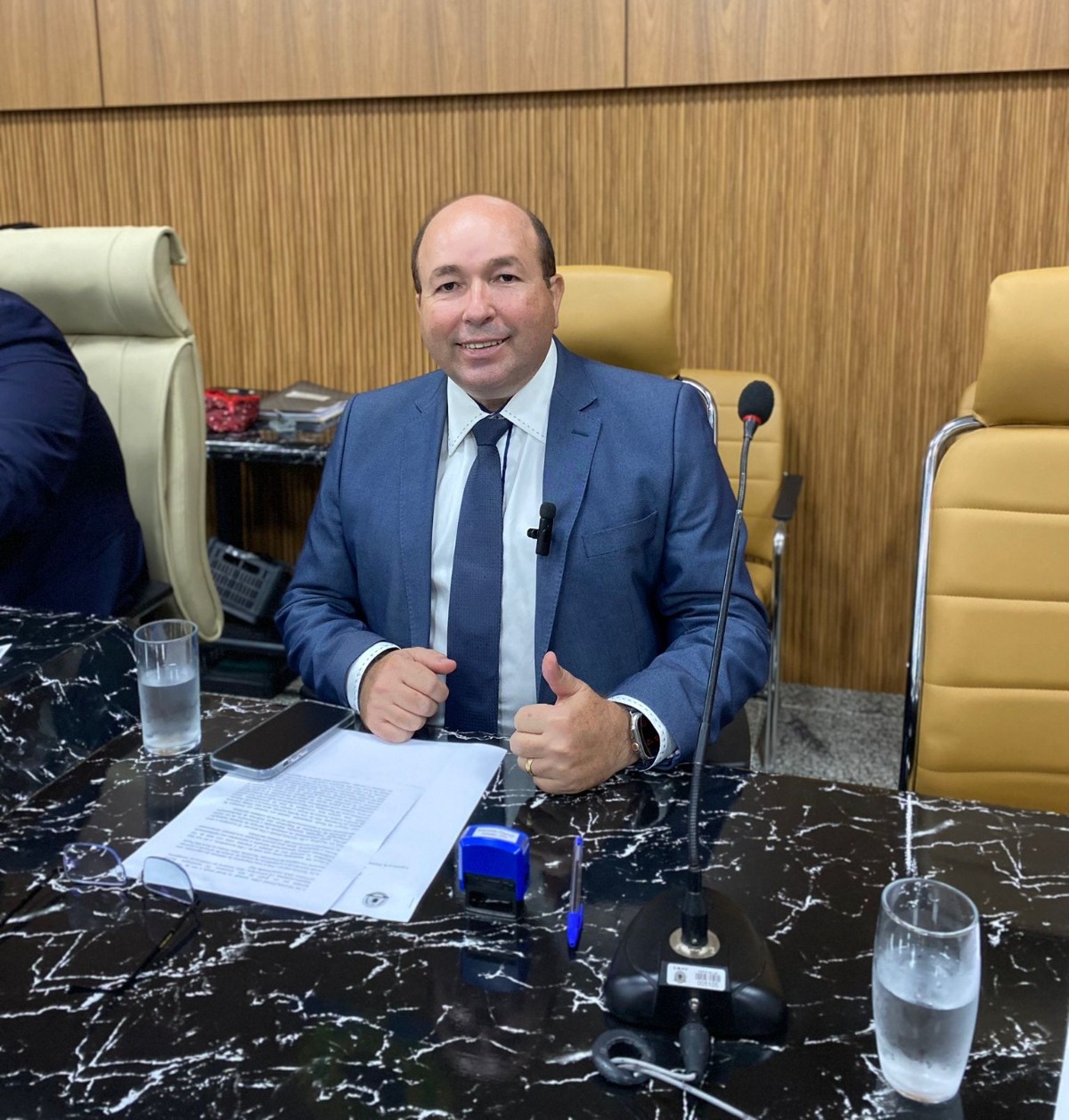 EDWILSON NEGREIROS: Vereador solicita e prefeitura faz serviço de tapa-buracos no Aeroclube