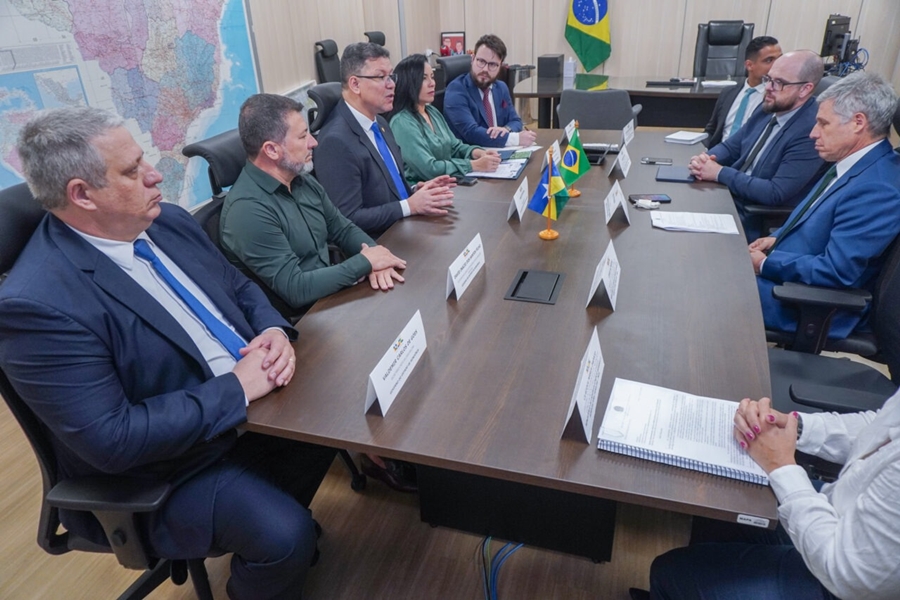 MARCOS ROCHA: Regularização fundiária é debatida pelo governador com ministro do Desenvolvimento Agrário