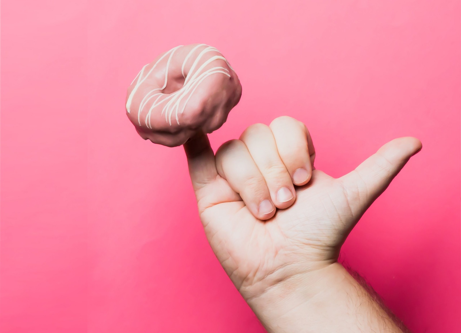 VAMOS CONVERSAR? Por que alguns homens não assumem que gostam de fio terra? – Por Marcela Bomfim