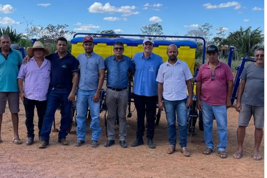 ALAN QUEIROZ: Deputado realiza a entrega de plantadeira para os produtores rurais em Nova União