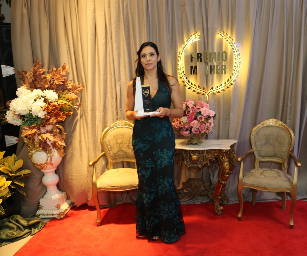 PRÊMIO MULHER: Médica recebe homenagem pela atuação na saúde e bem-estar da mulher