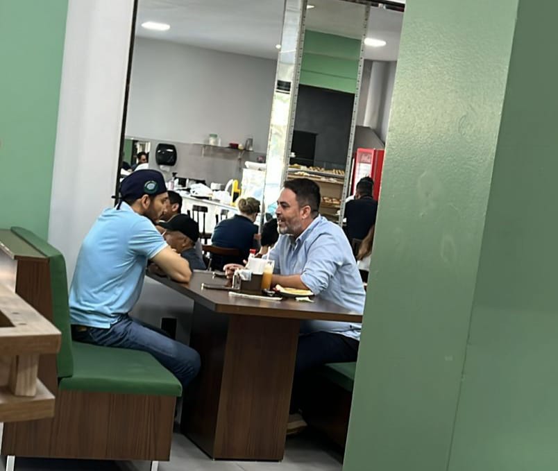 DESCONTRAÍDOS: Encontro entre Máximo e Léo Morais surpreende o meio político de RO