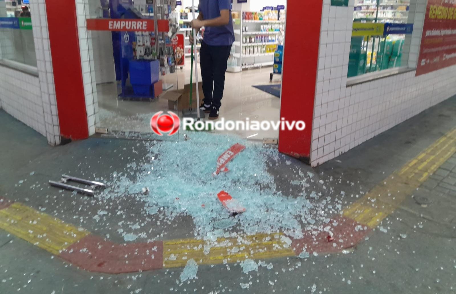 NO CENTRO: Farmácia Pague Menos é alvo da criminalidade na madrugada 