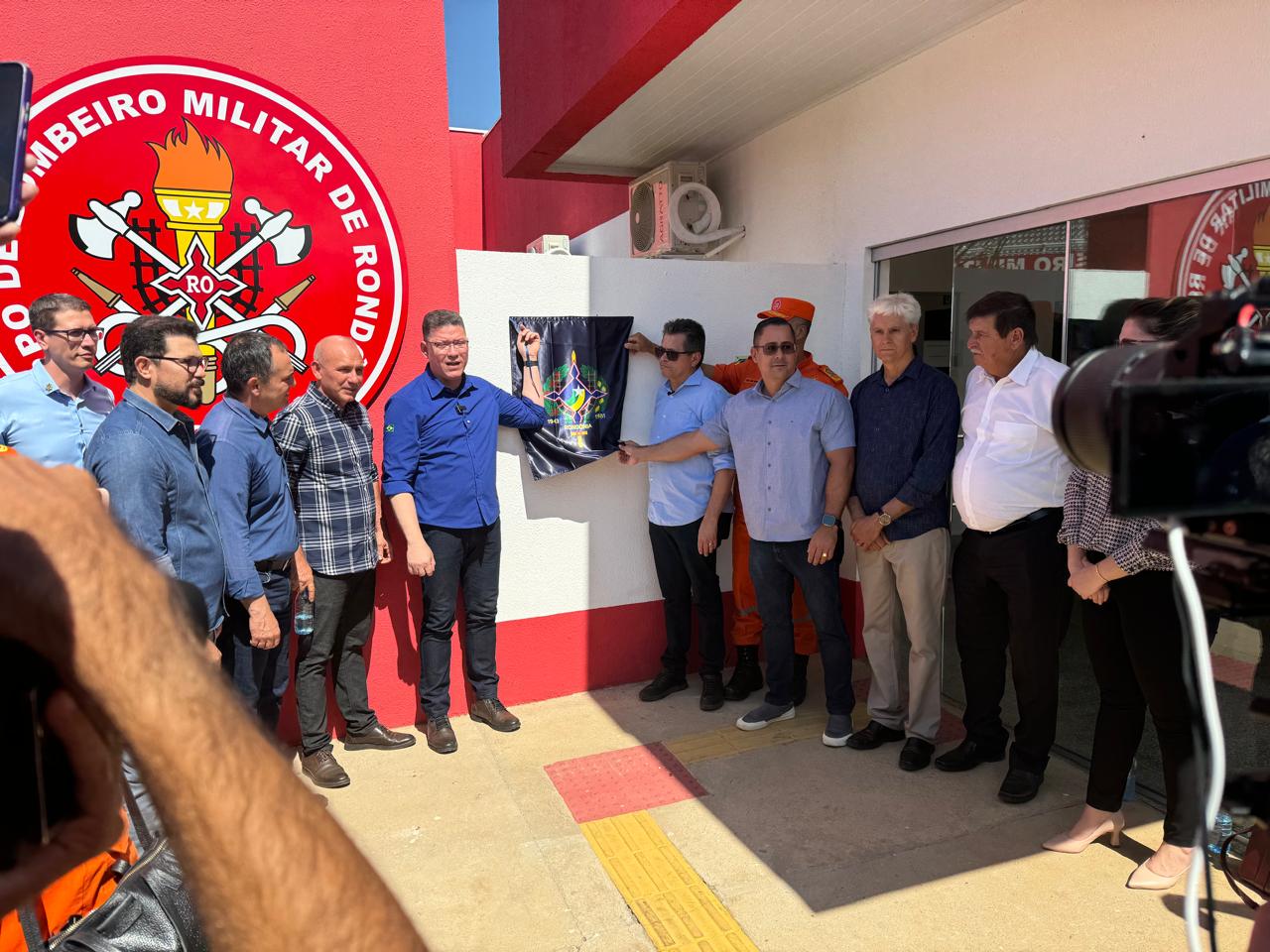 COLORADO DO OESTE: Deputado entrega caminhão de combate a incêndio na inauguração do Corpo de Bombeiros