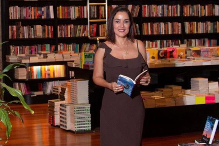 'CATALISADOR DE MUDANÇAS': Corretora relata em livro sua trajetória como mãe de criança PCD