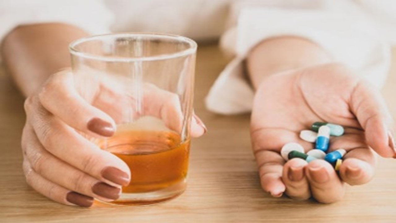 PODE MISTURAR?: Veja o que acontece se misturar antidepressivos e bebidas alcoólicas 