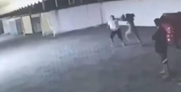 NO MOTEL: Garota de programa vai atender cliente e tem ciúmes ao ver ex com outra